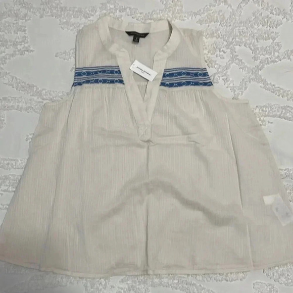 Banana Republic Embroidered Top - Picture 5 of 16